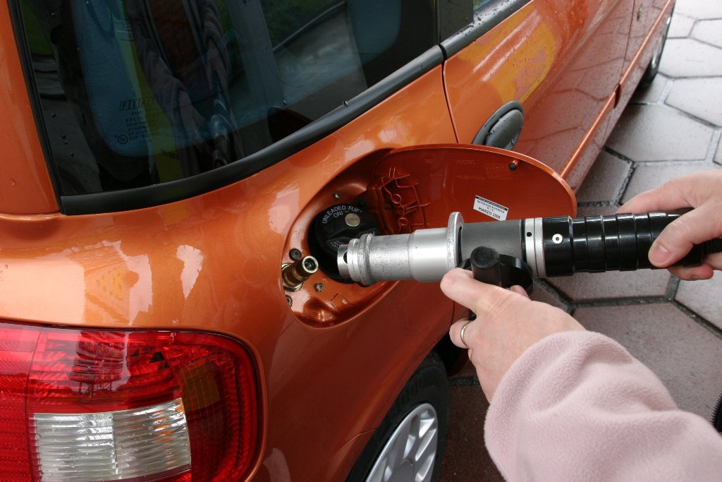 Сьогодні літр скрапленого газу на автозаправках можна купити в середньому по 8,73 грн, свідчать дані консалтингової компанії UPECO