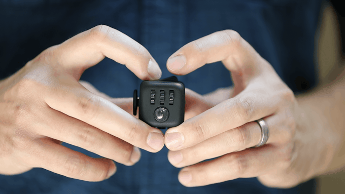 Fidget Cube   - іграшка, яка допомагає сфокусуватися на завданні