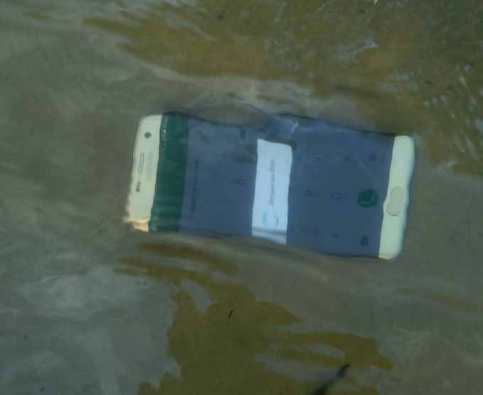 Після чого смартфон можна сміливо занурювати в воду