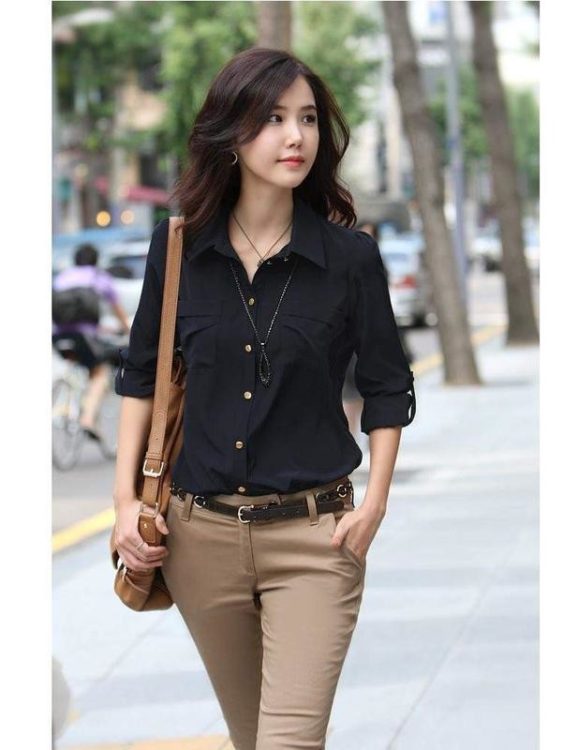 Шукайте варіанти, як поєднувати жіночу чорну сорочку з джинсами в нашій фотодобірці нижче
