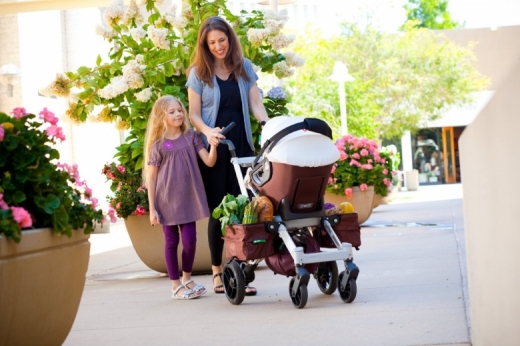 Дочка Джесіки Альби та її чоловіка Кеша Уоррена Мері за покупками їздить в колясці Orbit Baby Stroller G2, ціна якої становить 750 доларів