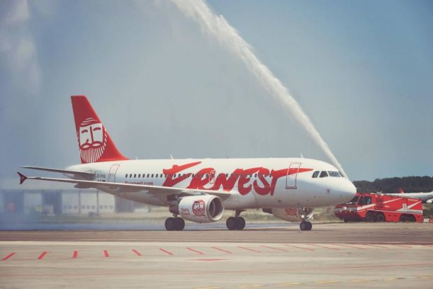 Перші рейси Ernest Airlines почнуться вже в березні за двома напрямками: Харків - Мілан і Харків - Рим, - заявив він, додавши, що в Україні компанія працює з минулого року
