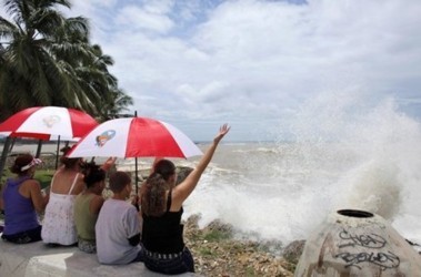 28 серпня 2011, 10:21 Переглядів:   Ураган вже призвів до перших людських жертв