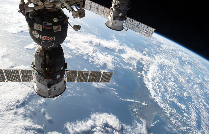 ЦУП наказав самостійно ставити заплатки на пристикованому до станції російському кораблі, астронавти НАСА наполягали на детальному розгляді плану   Фото: Zuma / ТАСС   Москва