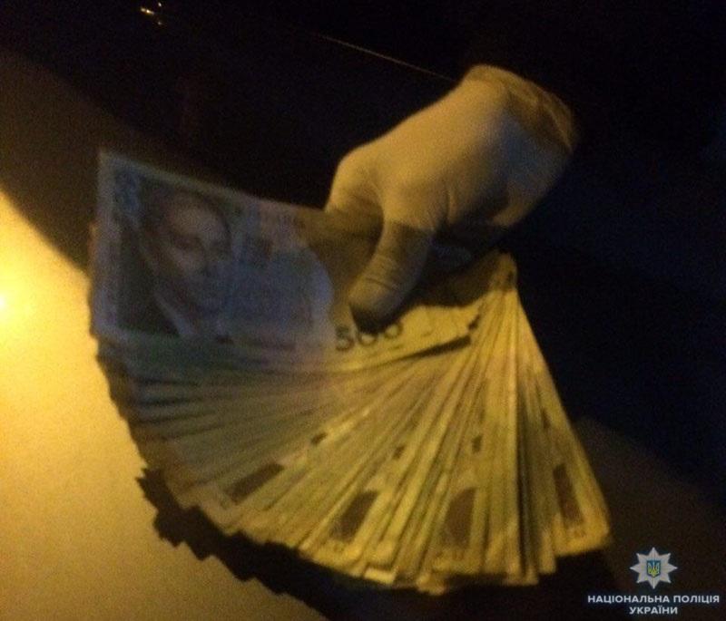 Затримано жінку, яка через інтернет знаходила покупців амфетаміну